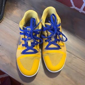 Kyrie 3 gently used 3Y